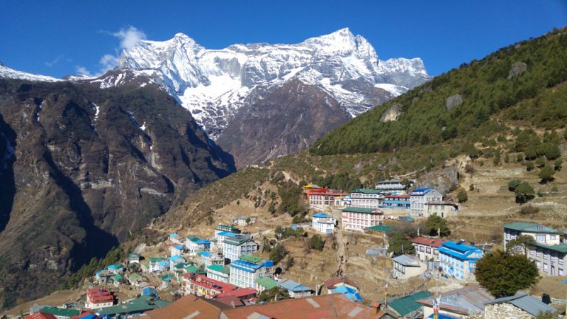 Trekking al Campo Base del Everest, Alojamiento y Comidas